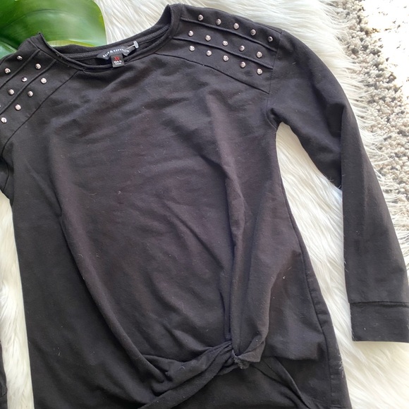 ⭐️ Rock & Republic Top - Picture 3 of 7